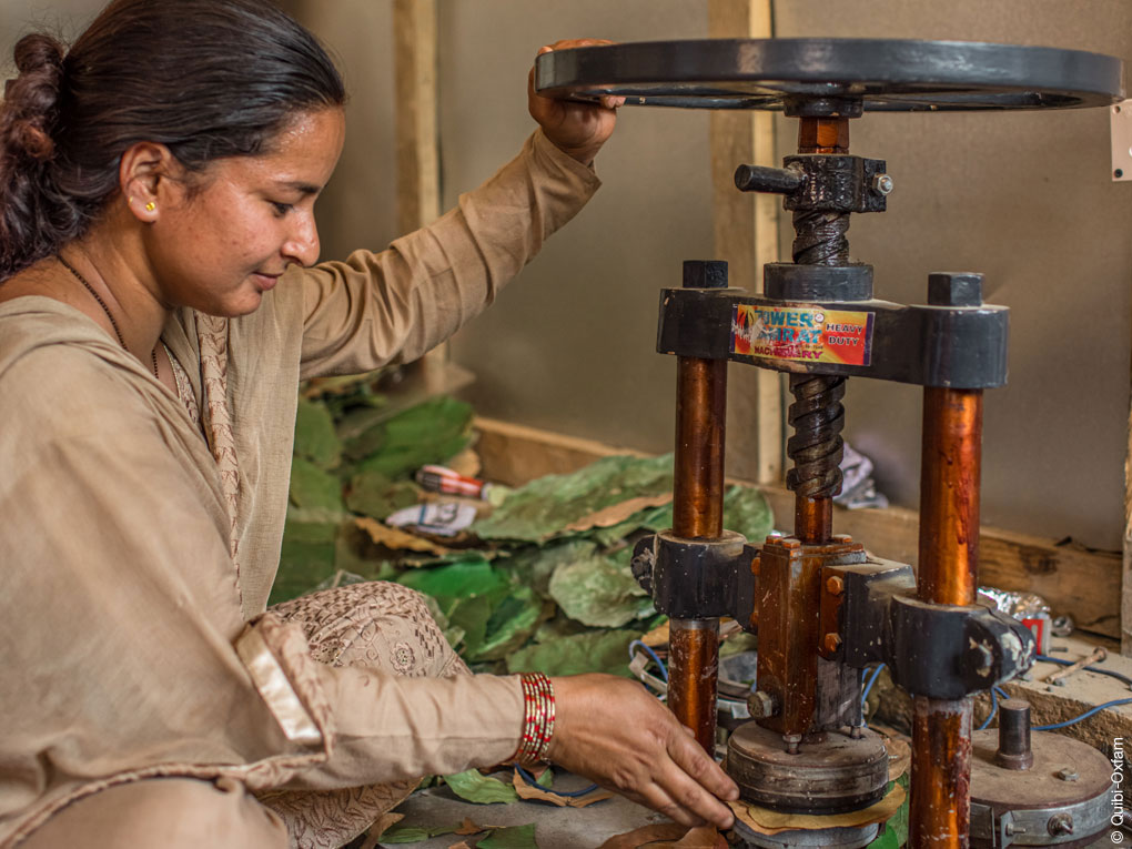 395-06-nepal-frau-handcraft_c_Oxfam