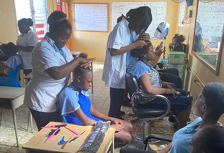 Friseurinnen in Haiti