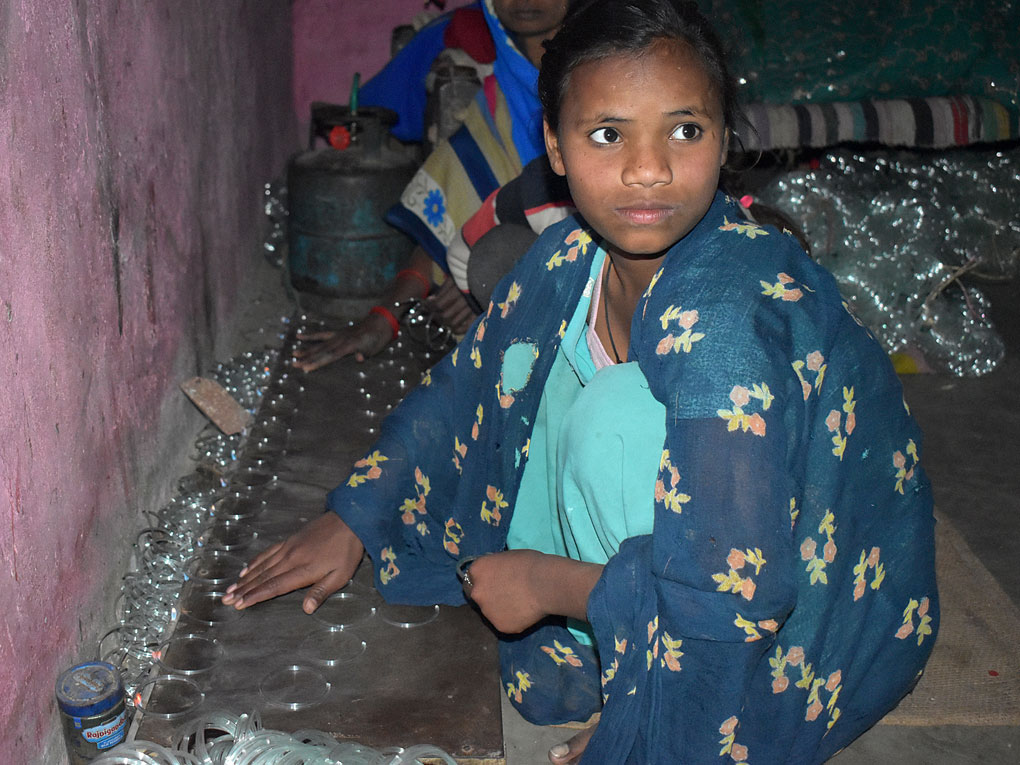 Ein junges Mädchen. dass dank unseres Projekts 397 "Kinderarbeit stoppen" Schulbildung und damit eine Chance auf ein selbstbestimmtes, gesundes Leben frei von Ausbeutung erhält.