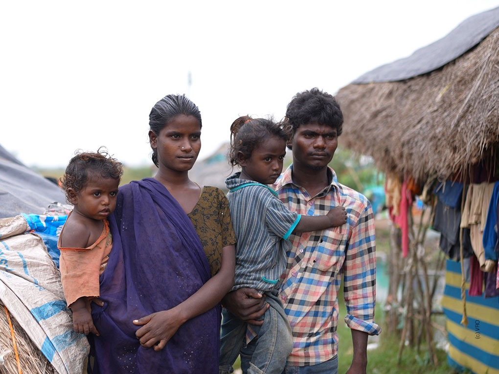 405_indien_familien_yanadi_dorfbau_fischer_kuestendorf_armut_hausbau_07