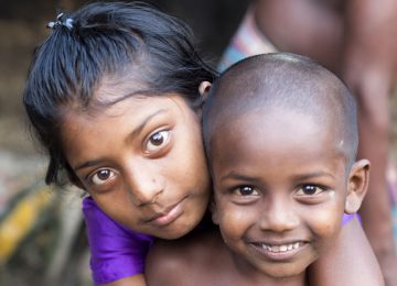 Zwei Kinder in Bangladesch