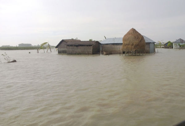 Bangladesch ist ein extrem flaches Land. Jedes Jahr ist ein Fünftel des Landes Überflutungen ausgesetzt, mit denen die Menschen zu leben gelernt haben. Aber im August 2016 stand nach massiven Monsunregen ein Großteil des Landes unter Wasser.