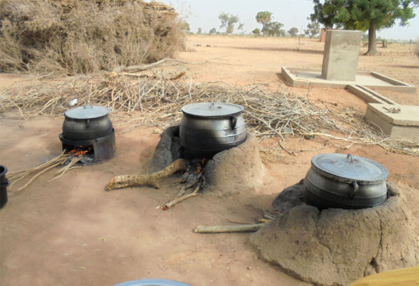 So sieht das Herz einer “Schulküche” unseres Projekts in Niger aus. Extrem einfach und unglaublich wirkungsvoll.