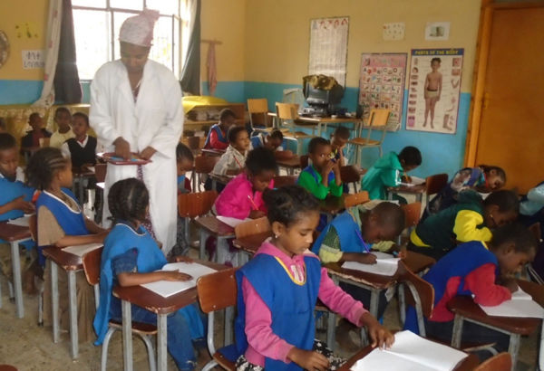 Vor allem im letzten Jahr werden die Kinder schrittweise auf den Schulbesuch vorbereitet, denn Bildung ist für sie der einzige Weg, um später ein Leben abseits von Armut führen zu können.