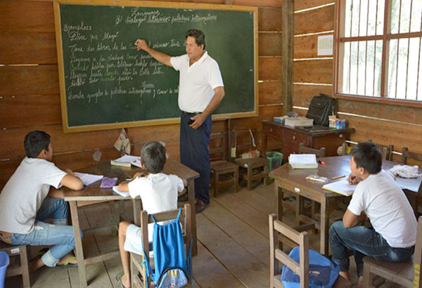 Die Schulen sind Zentrum und Ausgangspunkt für einen Wandel. Hier lernen die Klimaschutzkinder, wie sie ihren Lebensraum aufforsten und schützen können.