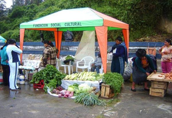 Anlässlich einer Gastronomiemesse war die Fundacíon Social Cultural ebenfalls mit einem Stand vertreten, an dem Kleinbäuerinnen und Kleinbauern Obst und Gemüse aus eigenem Anbau verkauften.