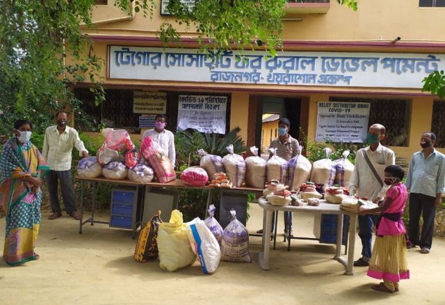 Sicherstellung der Versorgung der ärmsten Familien in Bangladesch mit Grundnahrungsmittel, sauberem Trinkwasser und Seife. Armut, Bangladesch, Nahrungsmittel, Wasser, Hygiene