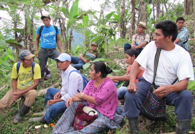Oft fehlt ihnen jedoch das Wissen über ihre konkreten Rechte sowie Möglichkeiten, diese durchzusetzen. Hier setzt die lokale Organisation Protection International Mesoamérica an. (© Kohler/Misereor) Recht, Umwelt, Indigen, Guatemala, Südamerika