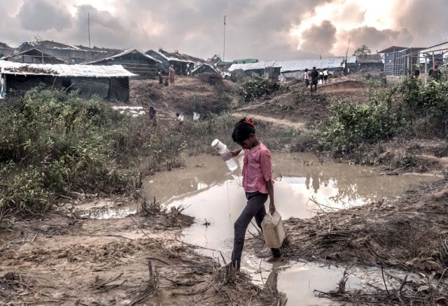 1 Million Menschen in Flüchtlingslagern zu versorgen, ist eine große Herausforderung.Viele nationale und internationale Hilfsorganisationen arbeiten daran, die Bedingungen für die Rohingya zu verbessern.
(Pr. 362, © Tommy Trenchard, Oxfam) Bangladesh, Asien, Einkommen, Rechte, Familien, Kinder, Flucht, Rohingya
