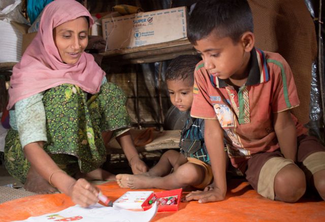 Mittelfristig wird der Aufbau eines Schulsystems enorm wichtig.
(Pr. 362, © Kelsey-Rae Taylor, Oxfam) Bangladesh, Asien, Einkommen, Rechte, Familien, Kinder, Flucht, Rohingya