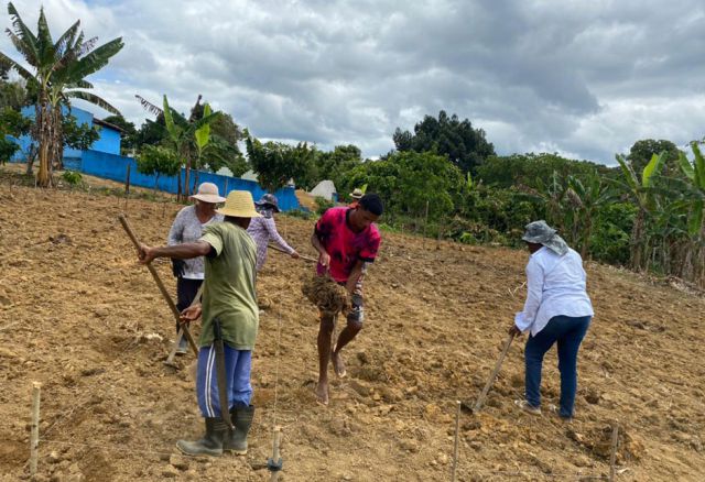 Ob indigene Gemeinden, Kleinbauern- oder Fischerfamilien – all jenen, die von der Subsistenzwirtschaft im Amazonasgebiet leben, droht durch die zunehmende Umweltzerstörung der Verlust ihrer Existenzgrundlage
(Pr. 371, © FASE)