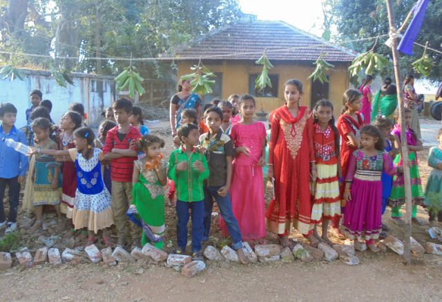 Um rund 900 Kindern extrem armer Familien einen positiven Schulabschluss zu ermöglichen, hat unsere indische Partner-Organisation Village Reconstruction Organisation ein umfassendes Bildungsprogramm ausgearbeitet. © VRO